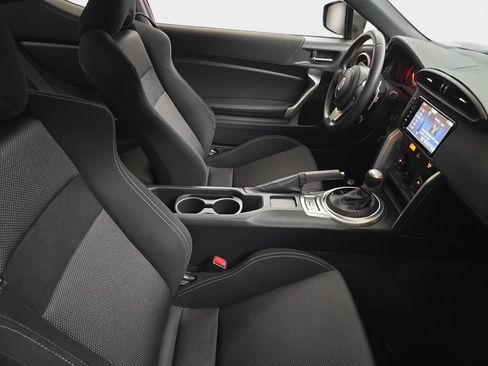 Used 2017 Toyota 86 RWD image 10