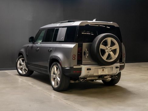 Used 2024 Land Rover Defender 110 SE AWD/4WD image 3