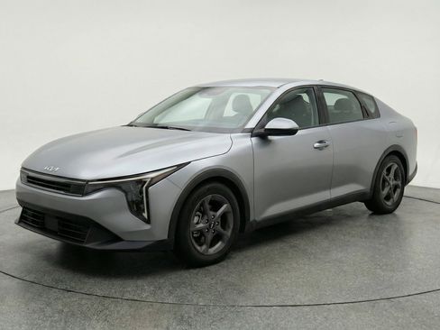 Used 2025 Kia K4 FWD image 3