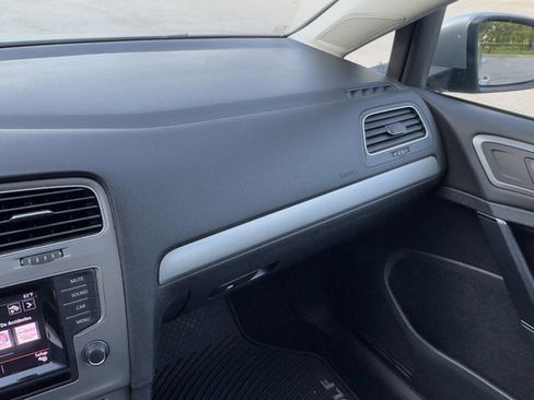 Used 2015 Volkswagen Golf S image 30