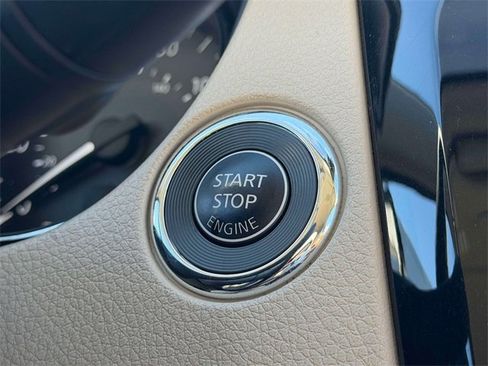 Used 2020 Nissan Rogue SV image 27