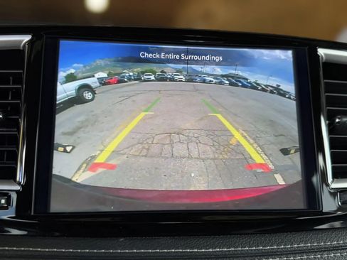 Used 2021 Chrysler Pacifica Touring w/ Uconnect Theater Family Group image 33