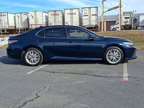 Used 2019 Toyota Camry XLE w/ Navigation Package image 7