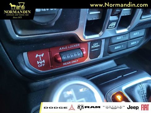 Used 2024 Jeep Gladiator Mojave AWD/4WD image 14