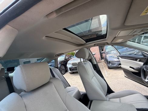 Used 2018 Honda Accord EX image 14