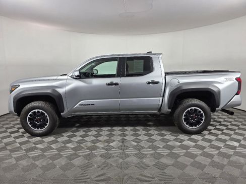 Used 2025 Toyota Tacoma TRD Off-Road image 2