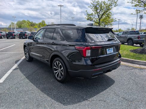New 2026 Ford Explorer ST-Line image 3