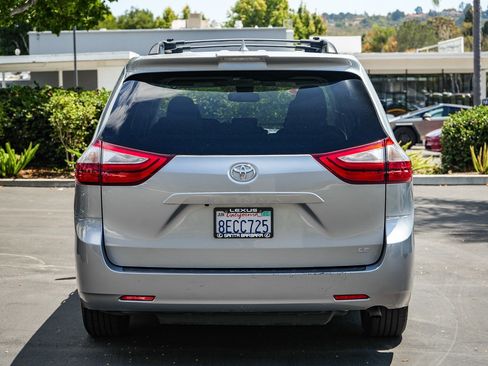 Used 2018 Toyota Sienna LE FWD image 5