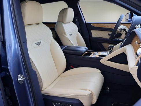 Used 2021 Bentley Bentayga image 22