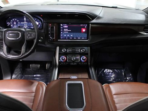 Used 2023 GMC Yukon Denali Ultimate image 2