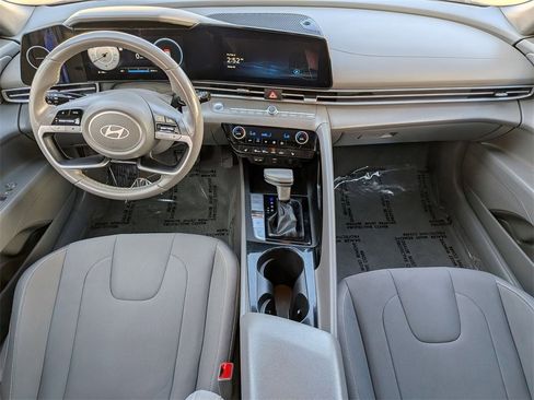 Used 2025 Hyundai Elantra SEL image 21