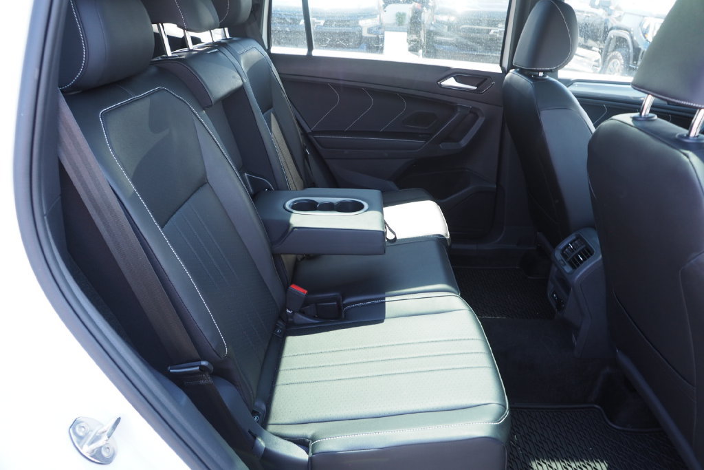 Used 2024 Volkswagen Tiguan SE R-Line AWD/4WD image 16