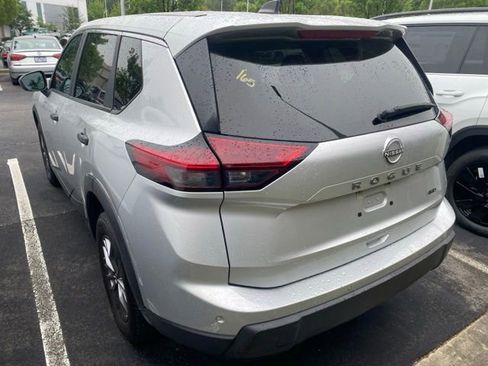 Used 2024 Nissan Rogue S AWD/4WD image 3