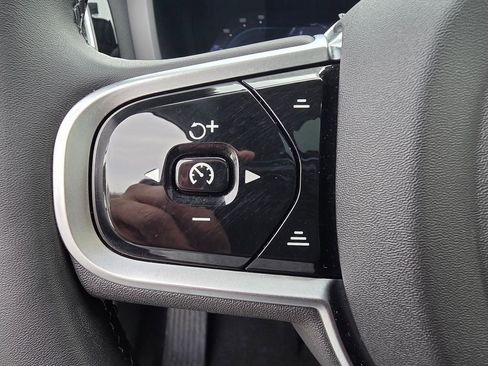 Used 2025 Volvo V60 B5 Cross Country Plus image 27