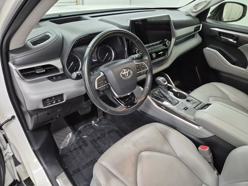 Used 2021 Toyota Highlander Platinum image 22
