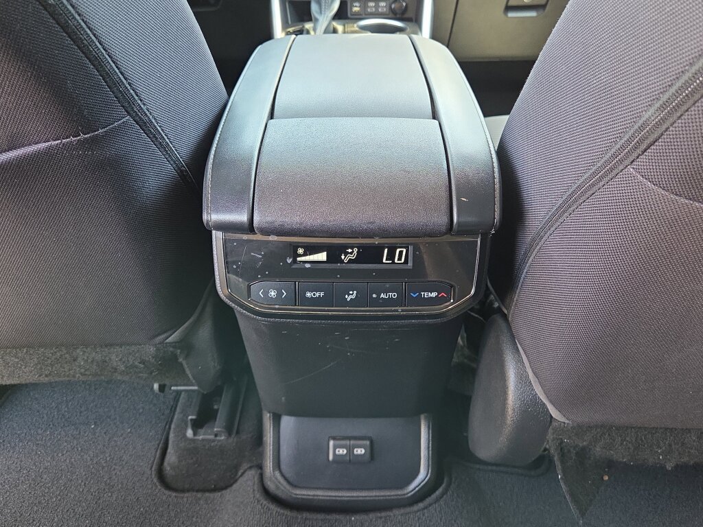 Used 2023 Toyota Highlander LE AWD/4WD image 13