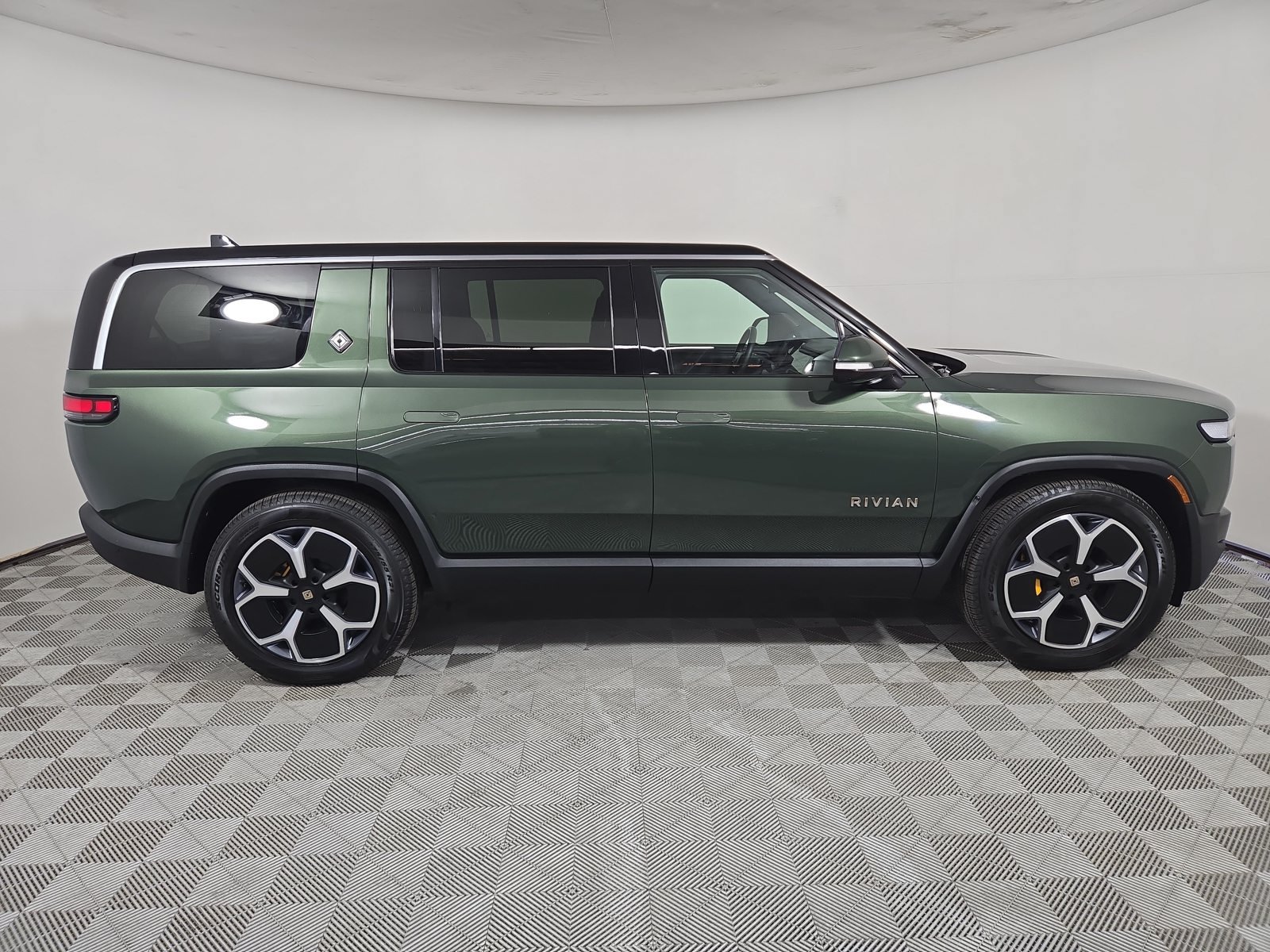 Used 2024 Rivian R1S Adventure Quad AWD/4WD image 6
