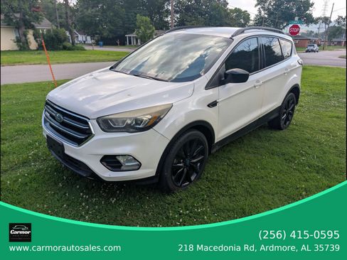 Used 2017 Ford Escape SE w/ Equipment Group 201A FWD image 5