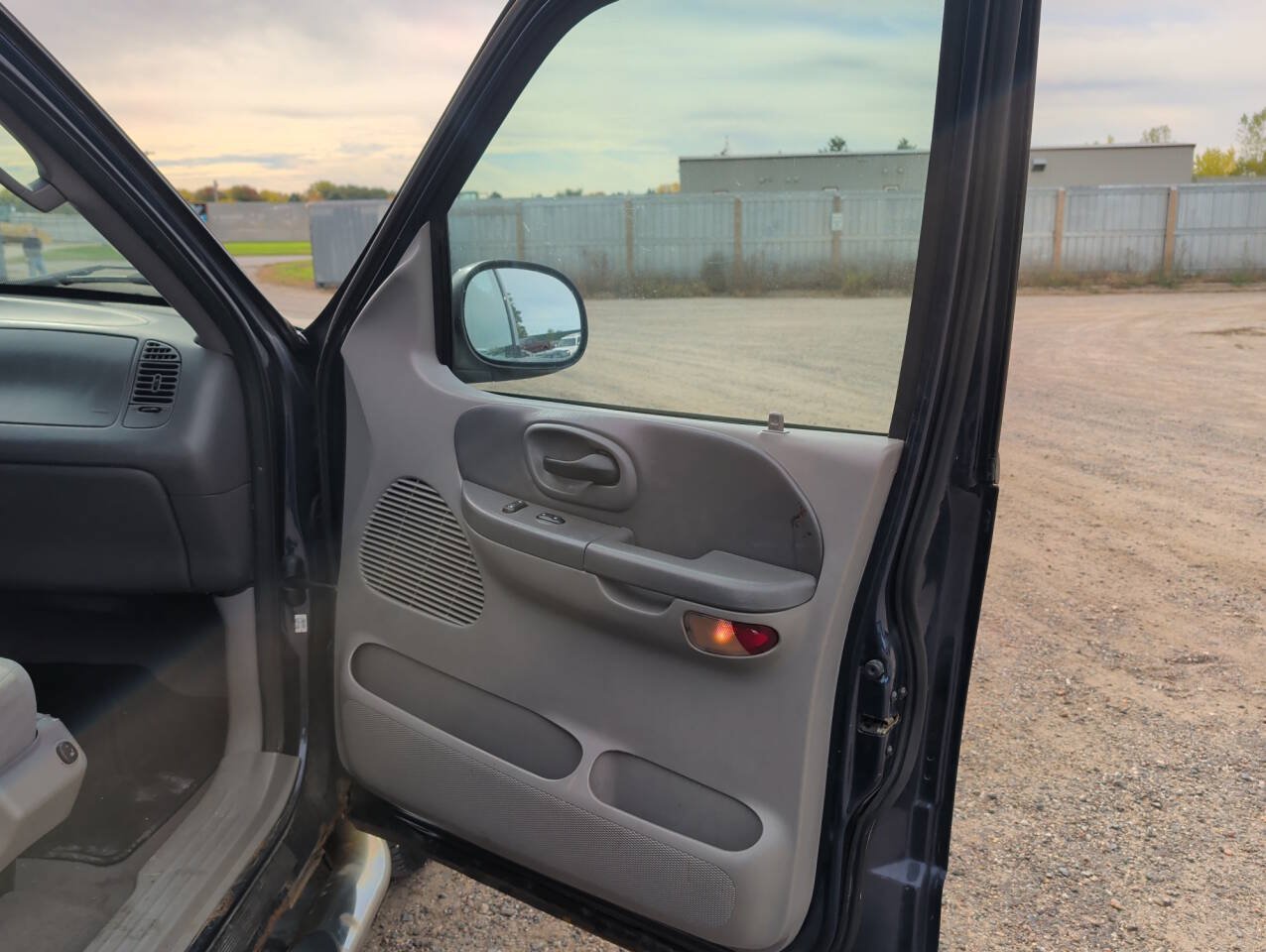Used 2002 Ford F150 XLT AWD/4WD image 28
