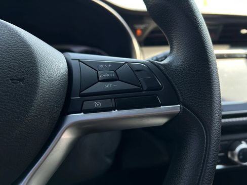 Used 2021 Nissan Kicks S FWD image 13