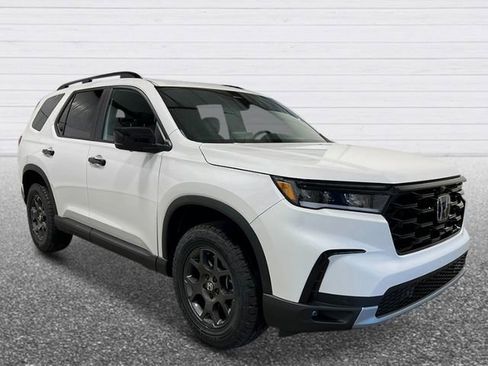 New 2025 Honda Pilot TrailSport image 10