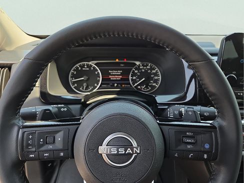 Used 2024 Nissan Pathfinder SL image 24