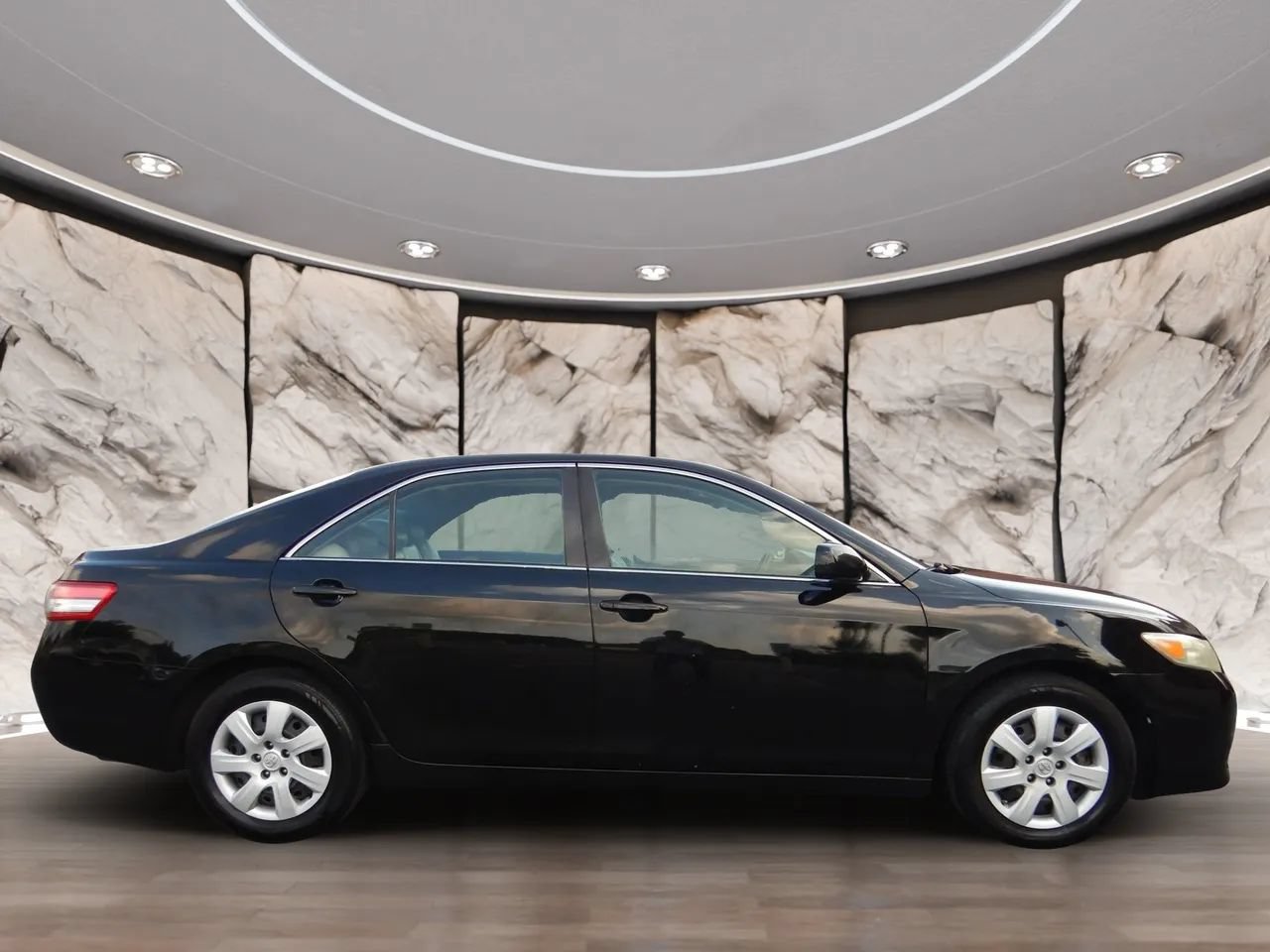 Used 2010 Toyota Camry LE FWD image 5