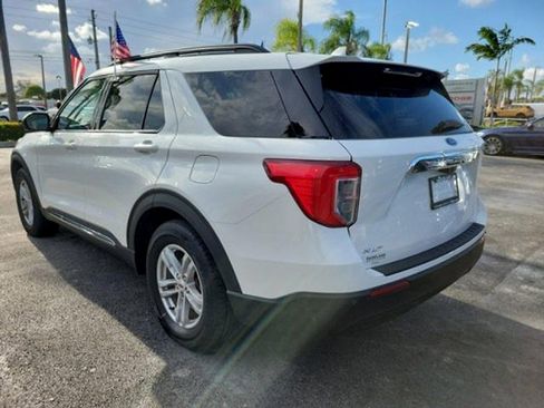 Used 2024 Ford Explorer XLT RWD image 5