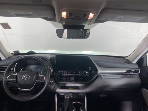 Used 2023 Toyota Highlander XLE image 14