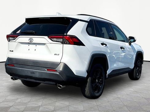 Used 2019 Toyota RAV4 XLE FWD image 6