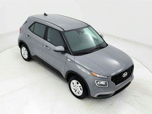 Used 2021 Hyundai Venue SE FWD image 19