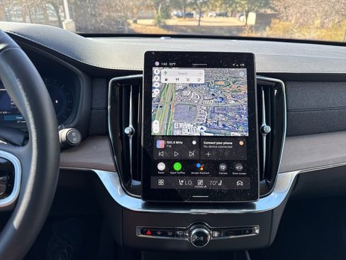 Certified 2025 Volvo XC90 B5 Plus image 25