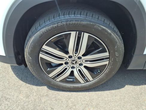 Used 2023 Mercedes-Benz EQB 300 4MATIC image 9