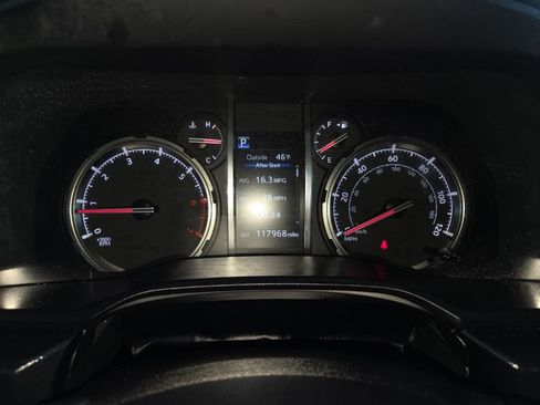 Used 2020 Toyota 4Runner Venture w/ Moonroof Package AWD/4WD image 14
