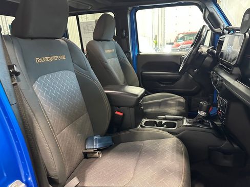 Used 2024 Jeep Gladiator Mojave w/ Convenience Group image 33