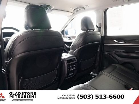Used 2023 Jeep Grand Cherokee Limited AWD/4WD image 21