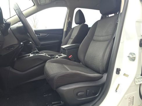 Used 2020 Nissan Rogue SV image 9