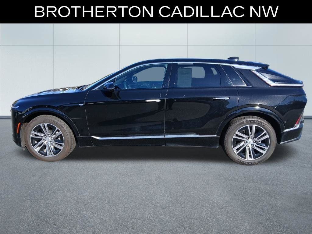Certified 2024 Cadillac Lyriq Luxury AWD/4WD image 2