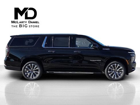 New 2026 Chevrolet Suburban High Country w/ Sun And Tow Package image 6