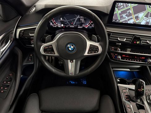 Used 2023 BMW 530e w/ M Sport Package image 14