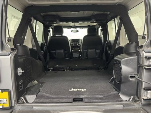Used 2014 Jeep Wrangler Unlimited Freedom Edition image 31