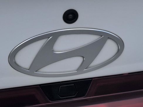 Used 2024 Hyundai Elantra Limited FWD image 6