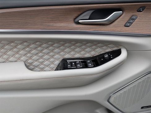 Used 2021 Jeep Grand Cherokee L Summit w/ Advanced Protech Group IV image 10