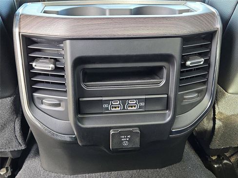 New 2026 RAM 2500 Laramie AWD/4WD image 18