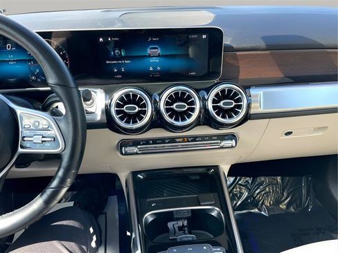 Used 2021 Mercedes-Benz GLB 250 4MATIC image 21