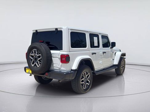 Used 2026 Jeep Wrangler Unlimited Sahara AWD/4WD image 5