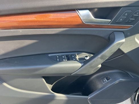 Used 2023 Audi Q5 2.0T Premium w/ Convenience Package image 8