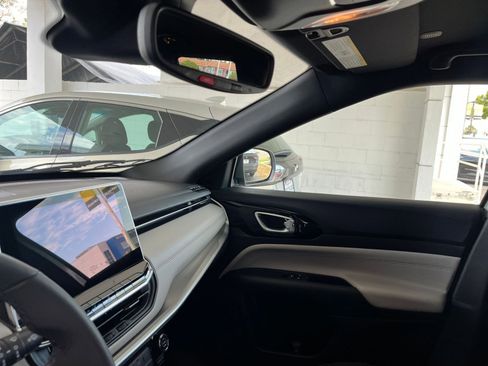 Used 2025 Jeep Compass Limited image 35