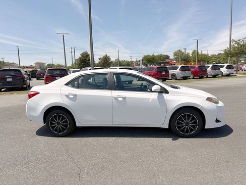Used 2017 Toyota Corolla LE FWD image 2