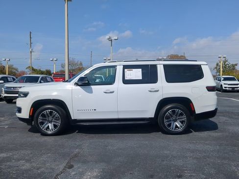 Used 2024 Jeep Wagoneer Series II w/ Flexible Seating Group image 9